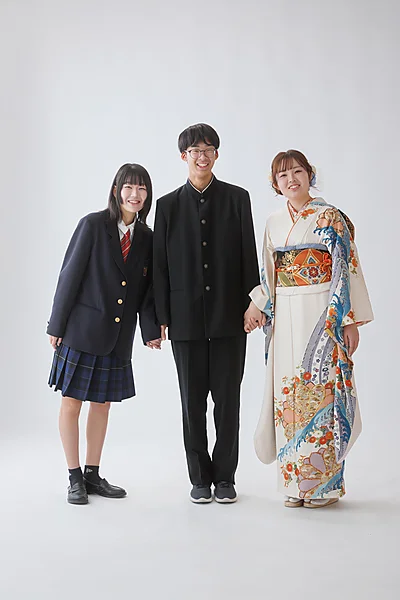 成人式 振袖と学生服でのご家族・きょうだい写真