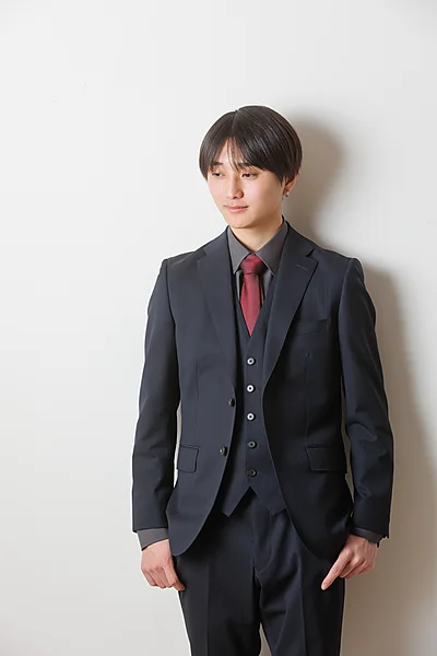 成人式 スーツ姿の男性