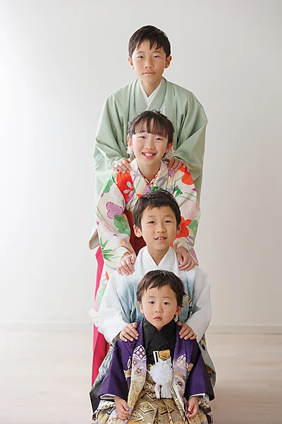 七五三 家族写真 着物 縦並び